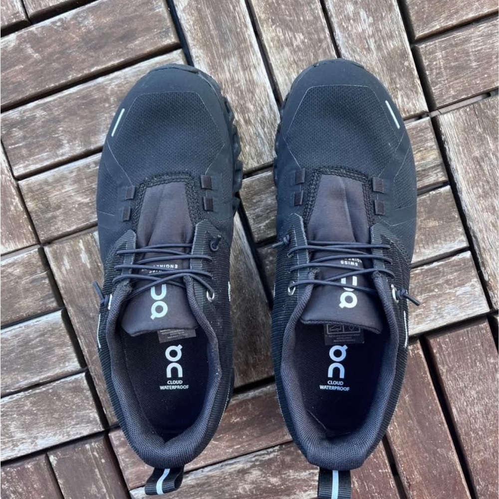 On Running Black Shoes